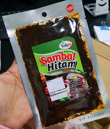 sambal hitam tokey sala satu daripada koleksi sambal viral.